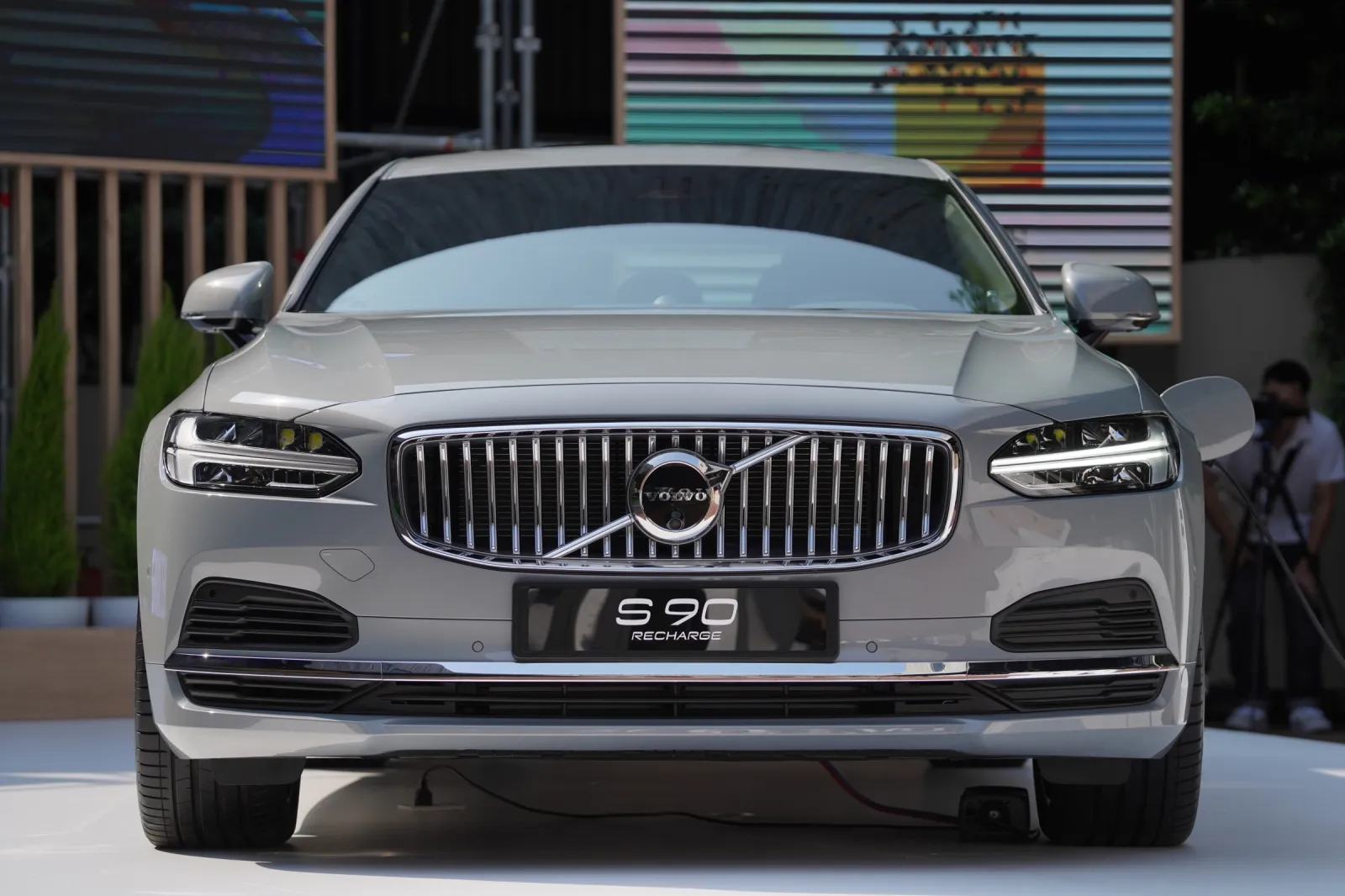 gia-xe-volvo-s90-ultra