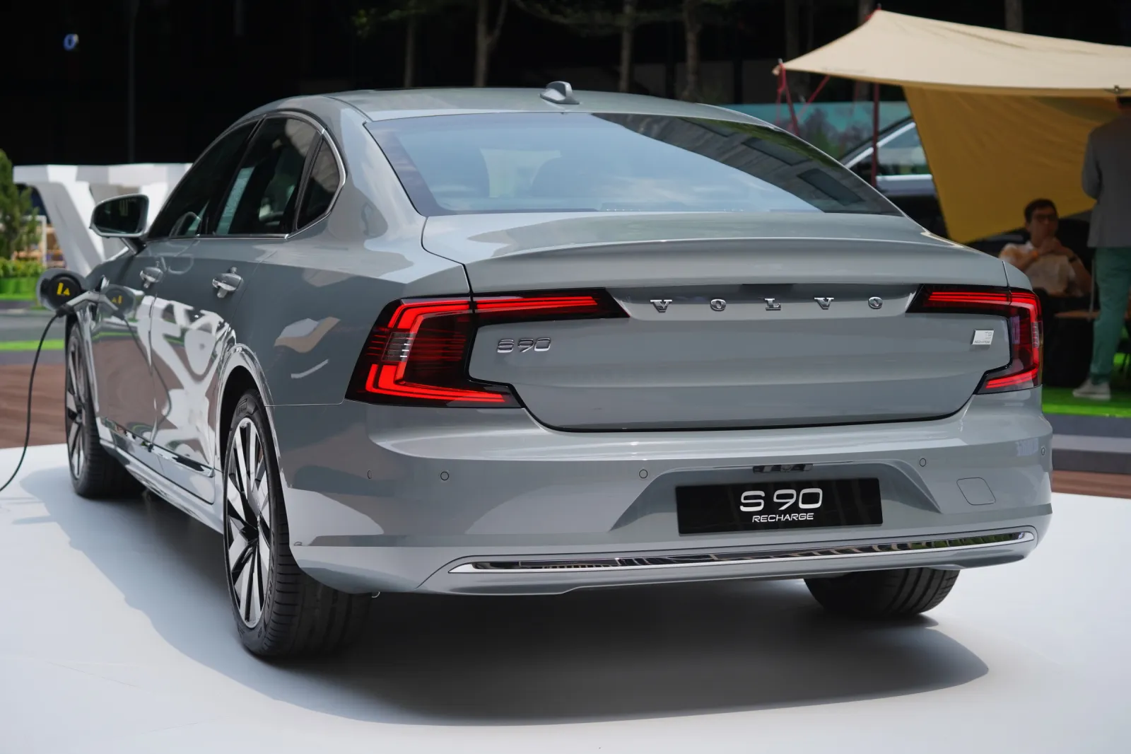 gia-xe-volvo-s90-ultra