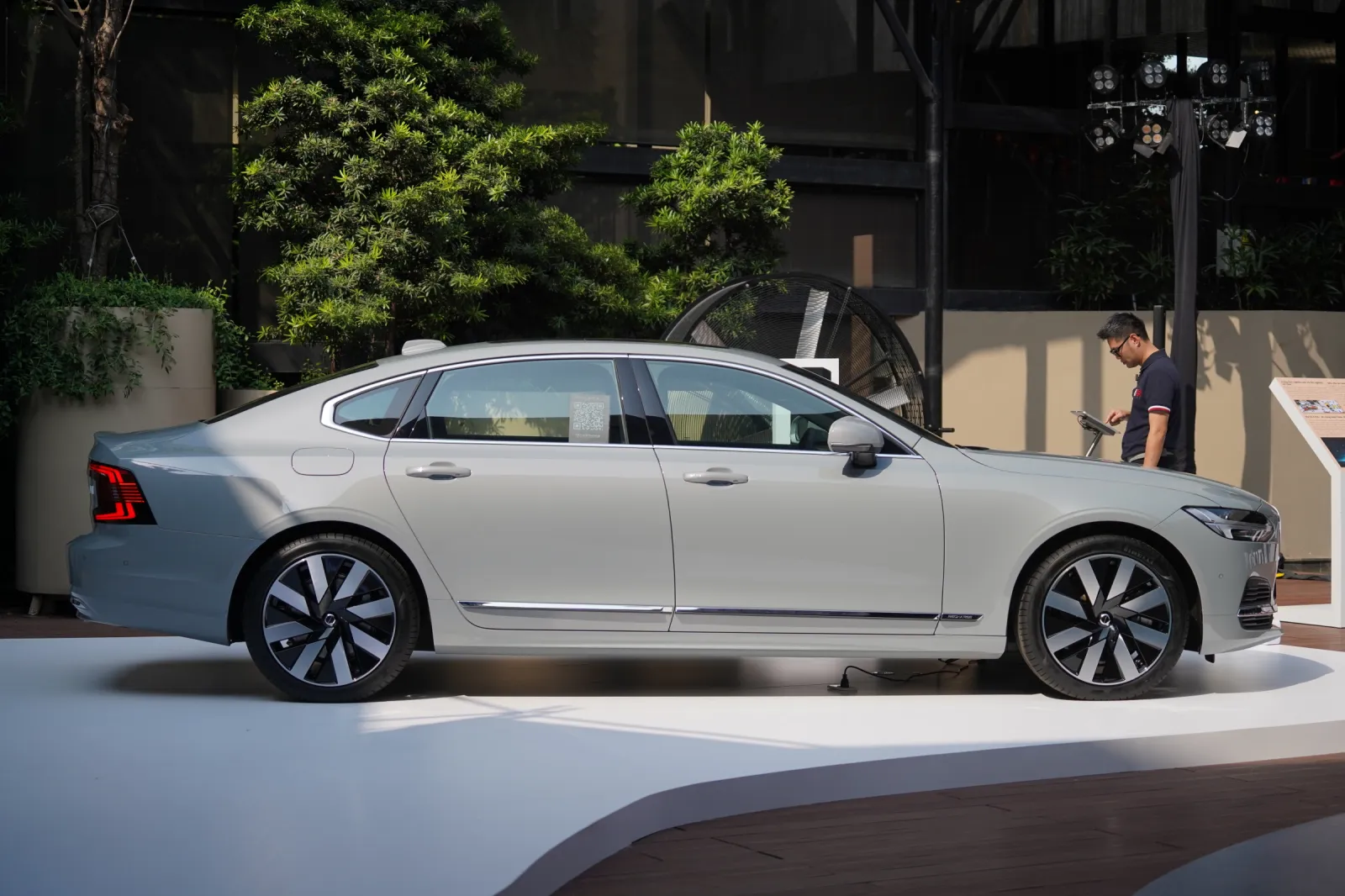 gia-xe-volvo-s90-ultra